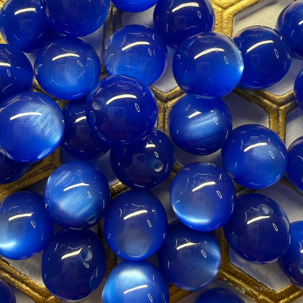 Royal blue cat’s eye bead